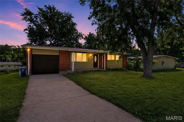 10226 Green Valley DR, St Louis, MO 63136