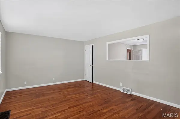10226 Green Valley DR, St Louis, MO 63136