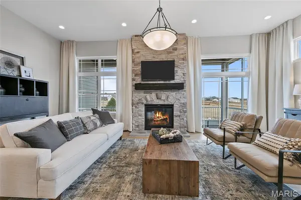 1 Spinney Bough CT, O'fallon, MO 63385