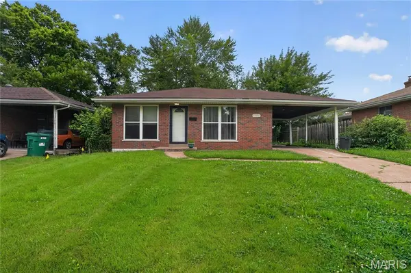 8808 Cherrywood LN, Jennings, MO 63136