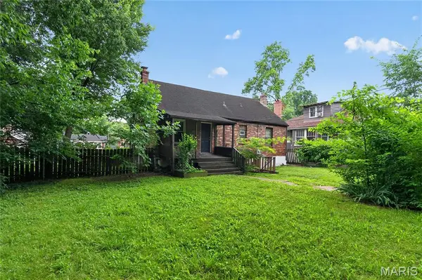 8211 Madison AVE, St Louis, MO 63114