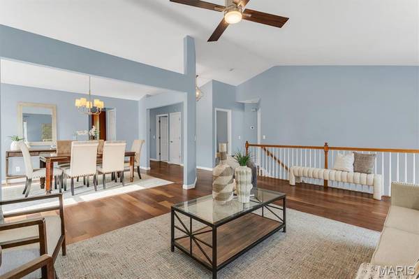 6 Country Bluff CT, St Charles, MO 63301