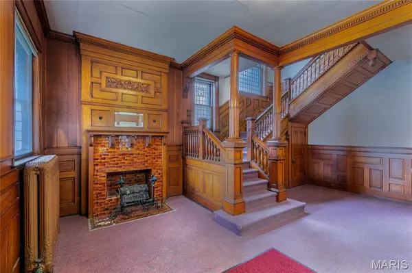 3835 Westminster PL, St Louis, MO 63108