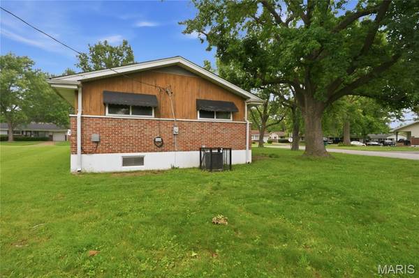 9731 Lanier DR, St Louis, MO 63136