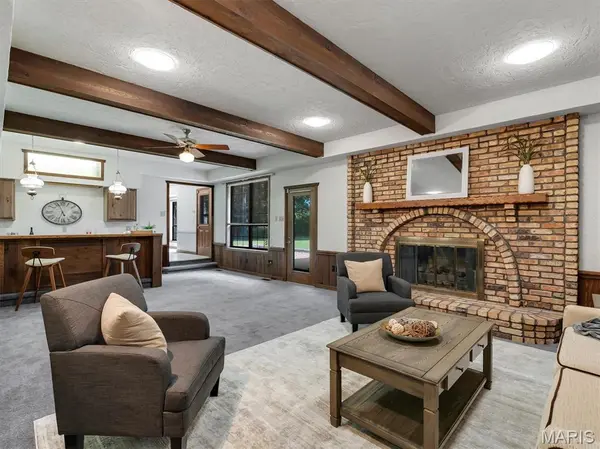 9733 Fall Ridge TRL, Sunset Hills, MO 63127