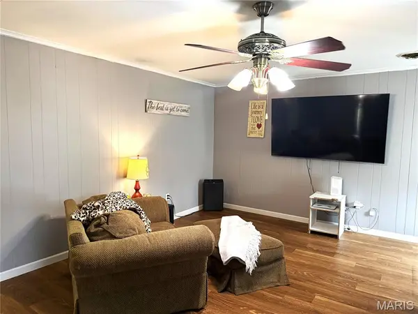 305 Centre ST, Cooter, MO 63839
