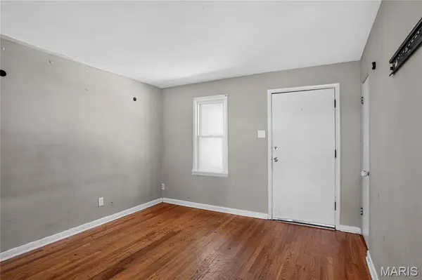 102 Florwood CT, St Louis, MO 63135