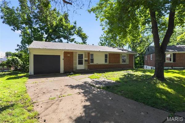 102 Florwood CT, St Louis, MO 63135