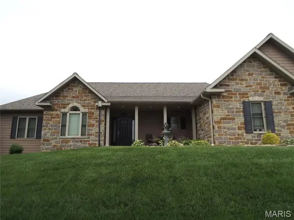 1021 Savannah WAY, Greenville, IL 62246