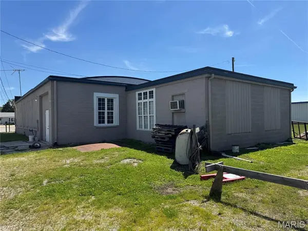 817 W Union AVE, Litchfield, IL 62056
