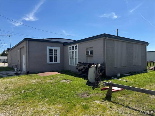 817 W Union AVE, Litchfield, IL 62056