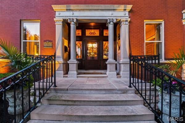 3117 Russell BLVD, St Louis, MO 63104