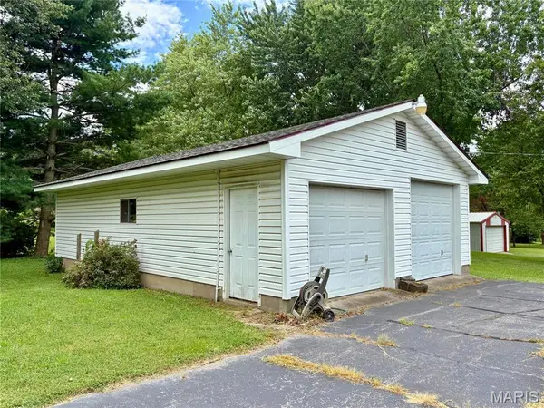 5237 State Highway 72, Jackson, MO 63755