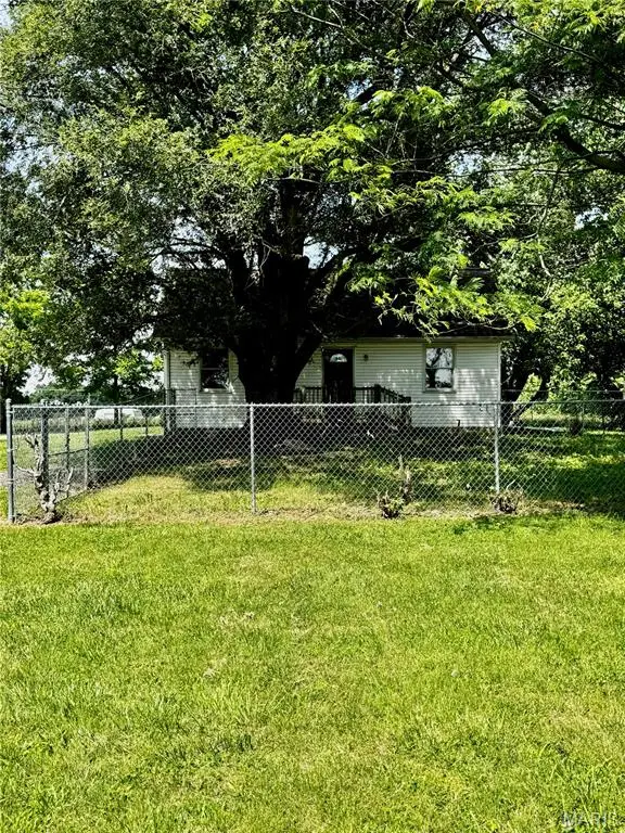 2270 N 1600 ST, Brownstown, IL 62418