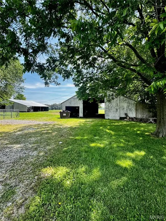 2270 N 1600 ST, Brownstown, IL 62418