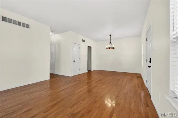 821 Waler DR, Lake St Louis, MO 63367