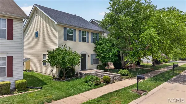 821 Waler DR, Lake St Louis, MO 63367