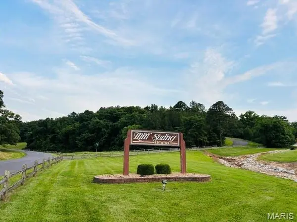 411 Ridgecrest DR, Steelville, MO 65565
