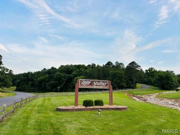 411 Ridgecrest DR, Steelville, MO 65565