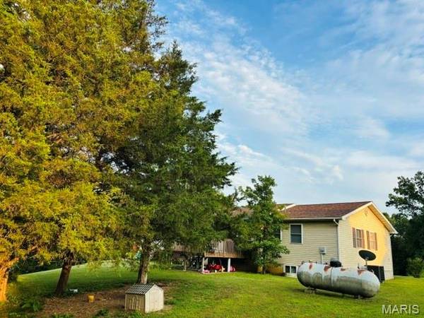 411 Ridgecrest DR, Steelville, MO 65565