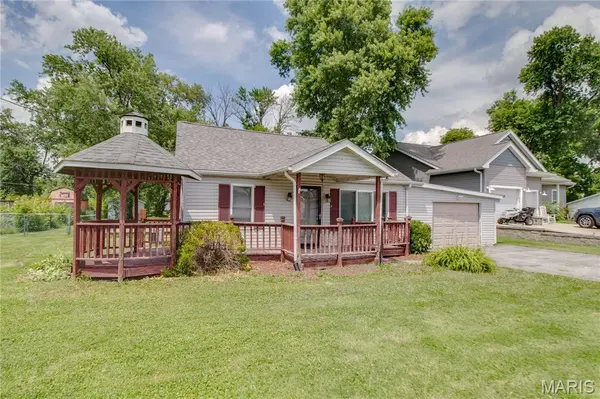 137 Dorothy ST, Moro, IL 62067