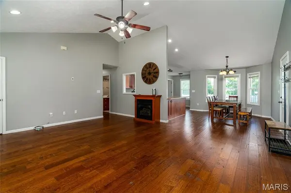12063 Strawberry RD, Carbondale, IL 62901