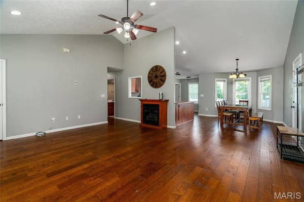 12063 Strawberry RD, Carbondale, IL 62901