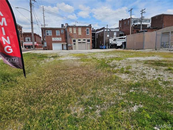 120 W Water Street, Hillsboro, IL 62049