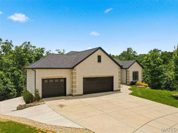 222 Redmond Pines DR, Wentzville, MO 63385