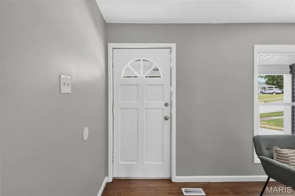 11644 Altozano LN, Florissant, MO 63033