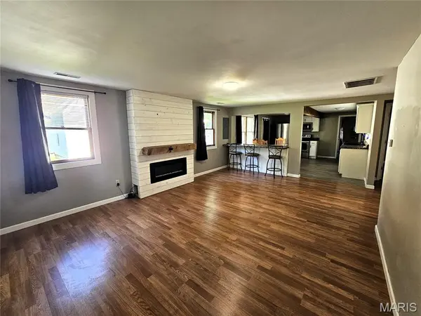 120 E Warren ST, Moweaqua, IL 62550