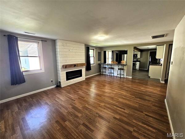 120 E Warren ST, Moweaqua, IL 62550