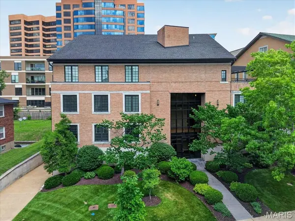 31 Brighton WAY #3, Clayton, MO 63105