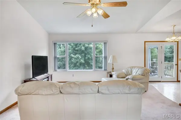 41 Graystone DR, Troy, MO 63379