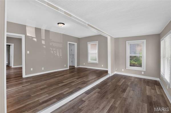 7041 Glades AVE, St Louis, MO 63117