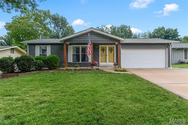 17 Debbie DR, St Peters, MO 63376