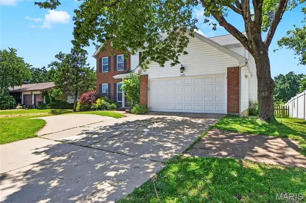 245 Reinke RD, Ballwin, MO 63021