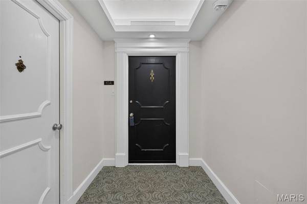 710 S Hanley RD #10A, Clayton, MO 63105