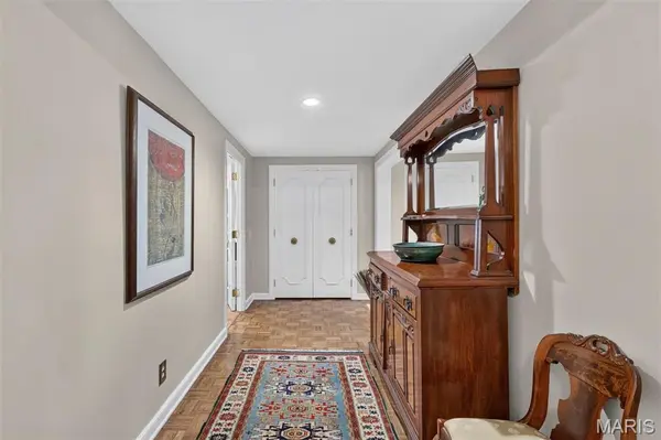 710 S Hanley RD #10A, Clayton, MO 63105