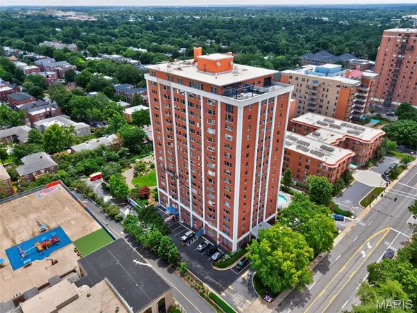 710 S Hanley RD #10A, Clayton, MO 63105