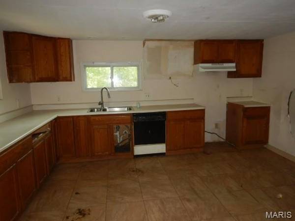 10234 Count DR, St Louis, MO 63136