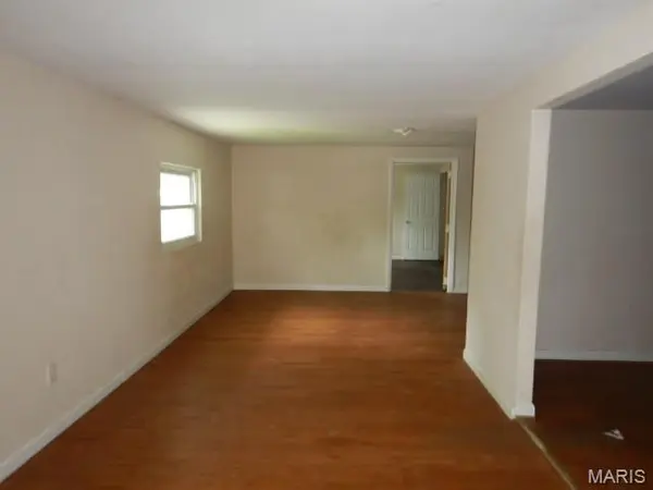 10234 Count DR, St Louis, MO 63136
