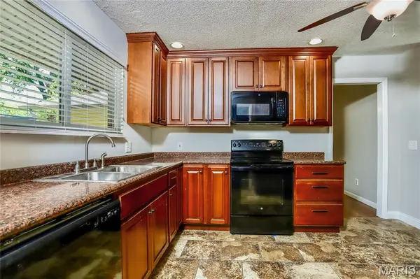 104 Lake Point DR, St Peters, MO 63376
