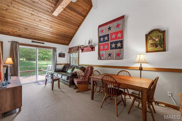 42125 Cedar Crest PL, Perry, MO 63462