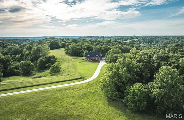 90 Jug Hollow RD, Hardin, IL 62047