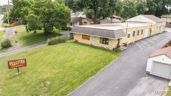 1007 W Delmar AVE, Godfrey, IL 62035