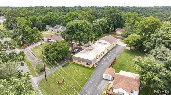1007 W Delmar AVE, Godfrey, IL 62035