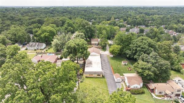 1007 W Delmar AVE, Godfrey, IL 62035