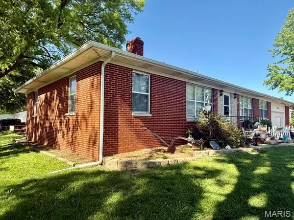 1104 E Hanover ST, New Baden, IL 62265