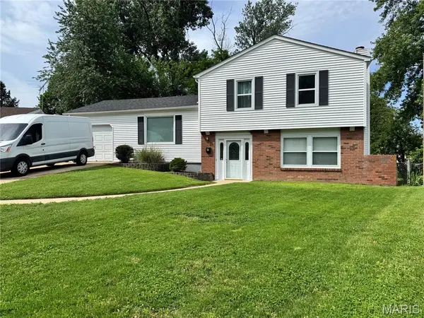 55 Brightmoor DR, Florissant, MO 63033
